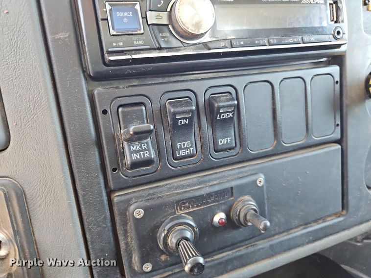 image for item OK9790 2006 International 4300  bucket truck