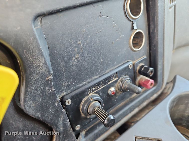 image for item OK9790 2006 International 4300  bucket truck