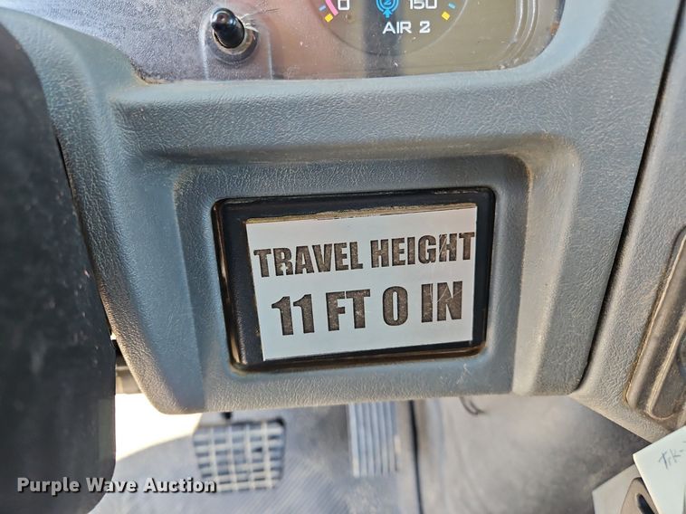 image for item OK9790 2006 International 4300  bucket truck