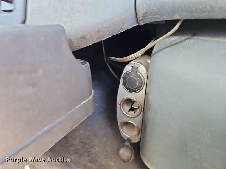 image for item OK9790 2006 International 4300  bucket truck