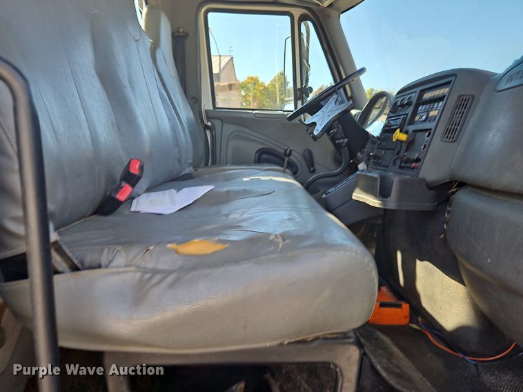 image for item OK9790 2006 International 4300  bucket truck