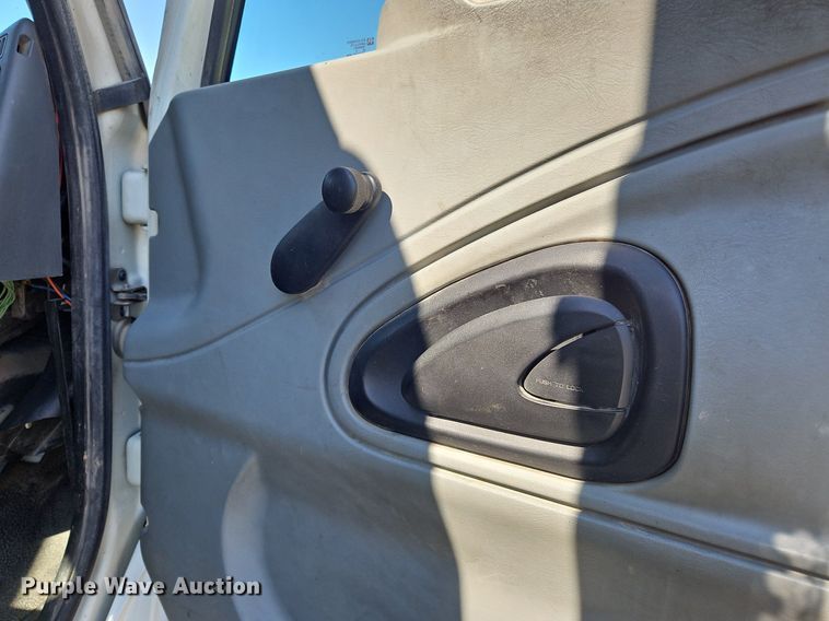 image for item OK9790 2006 International 4300  bucket truck