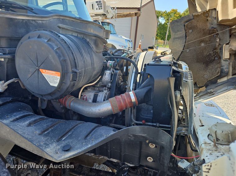 image for item OK9790 2006 International 4300  bucket truck