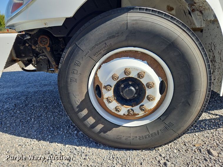 image for item OK9790 2006 International 4300  bucket truck