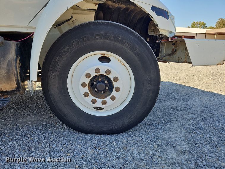 image for item OK9790 2006 International 4300  bucket truck