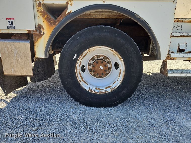 image for item OK9790 2006 International 4300  bucket truck