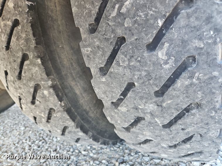 image for item OK9790 2006 International 4300  bucket truck