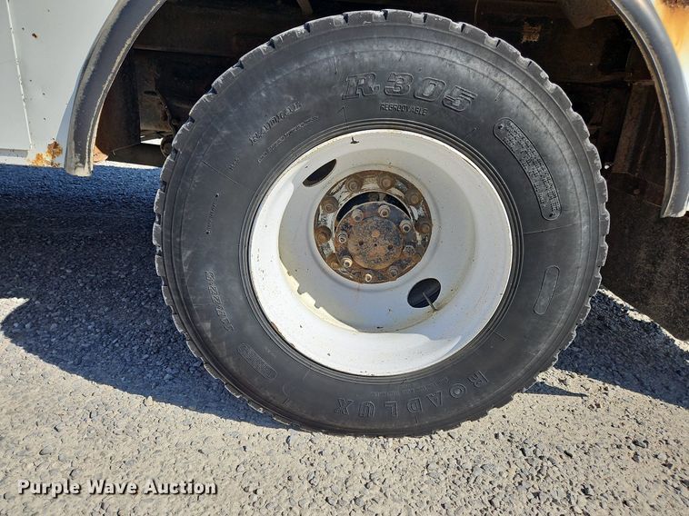 image for item OK9790 2006 International 4300  bucket truck