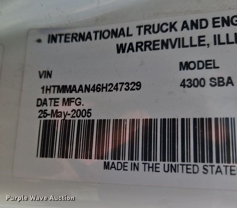 image for item OK9790 2006 International 4300  bucket truck