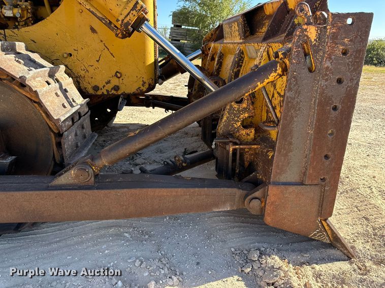 image for item DK2563 Caterpillar D6C  dozer