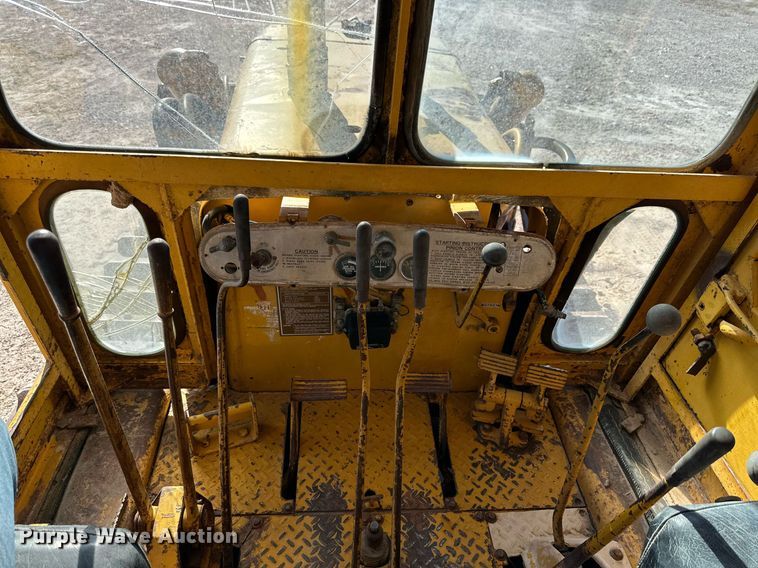 image for item DK2563 Caterpillar D6C  dozer