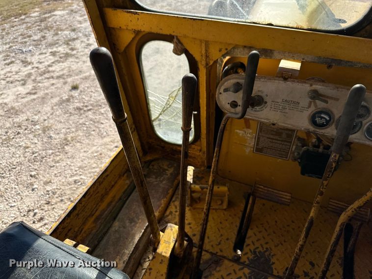 image for item DK2563 Caterpillar D6C  dozer