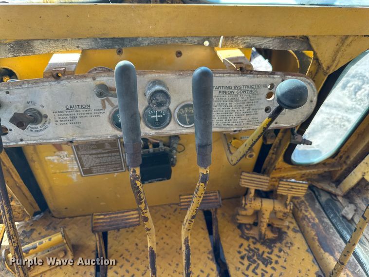 image for item DK2563 Caterpillar D6C  dozer
