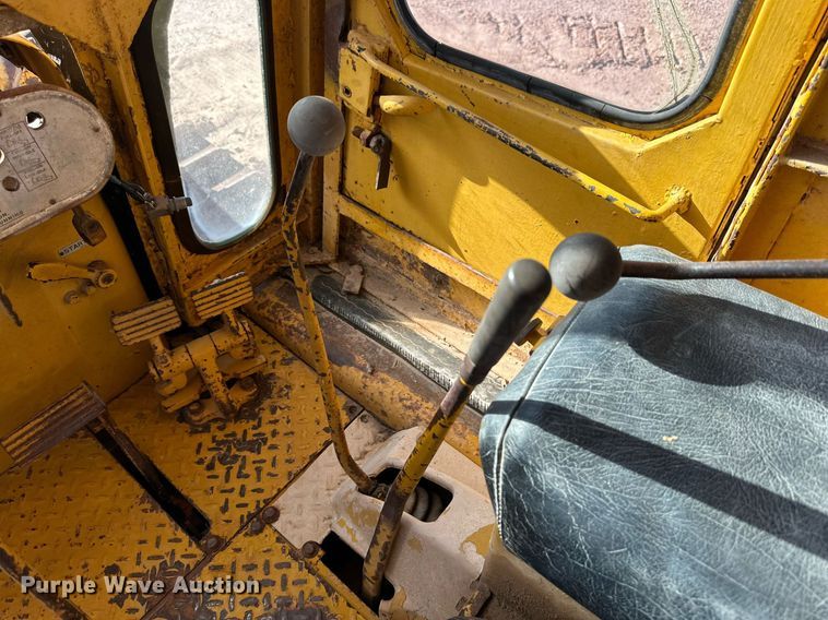 image for item DK2563 Caterpillar D6C  dozer