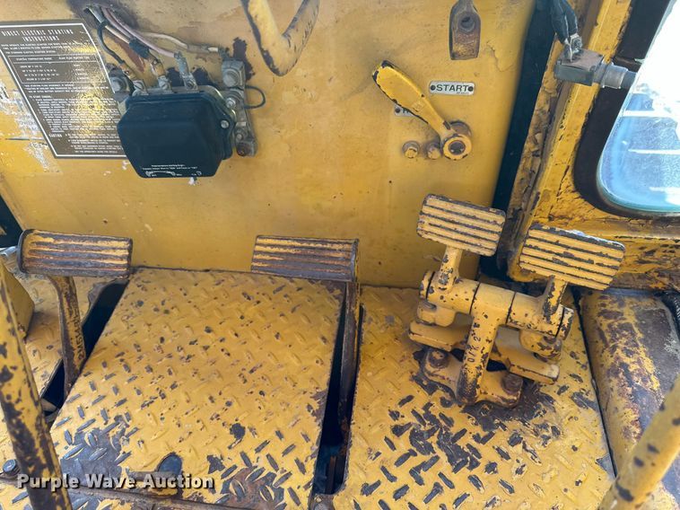 image for item DK2563 Caterpillar D6C  dozer