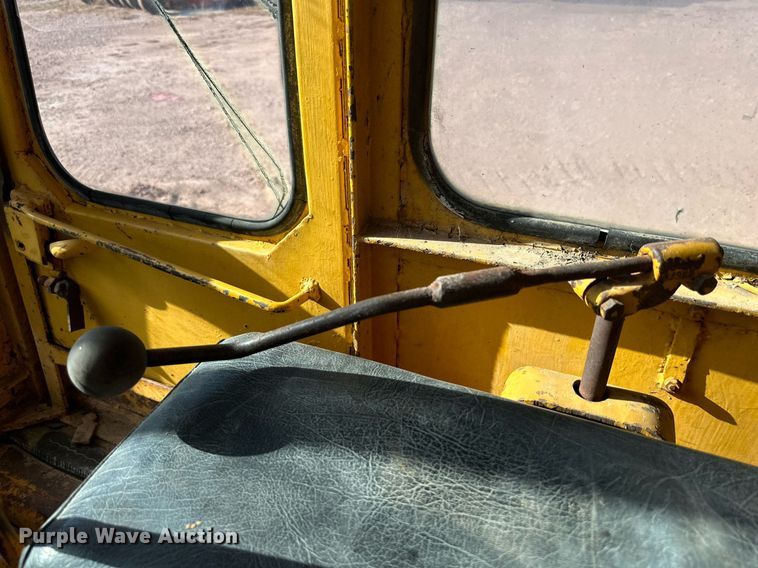 image for item DK2563 Caterpillar D6C  dozer