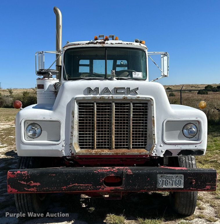 image for item DK2565 1980 Mack  winch truck