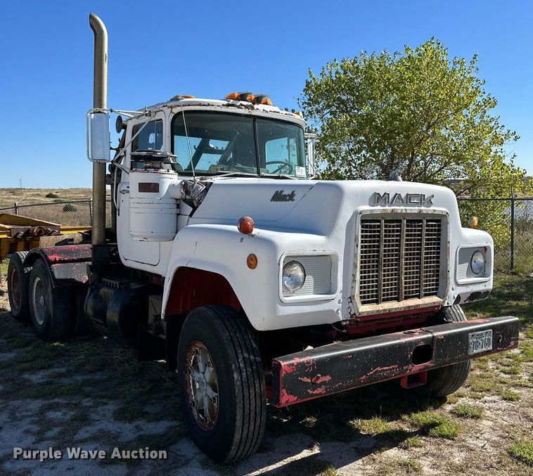 image for item DK2565 1980 Mack  winch truck