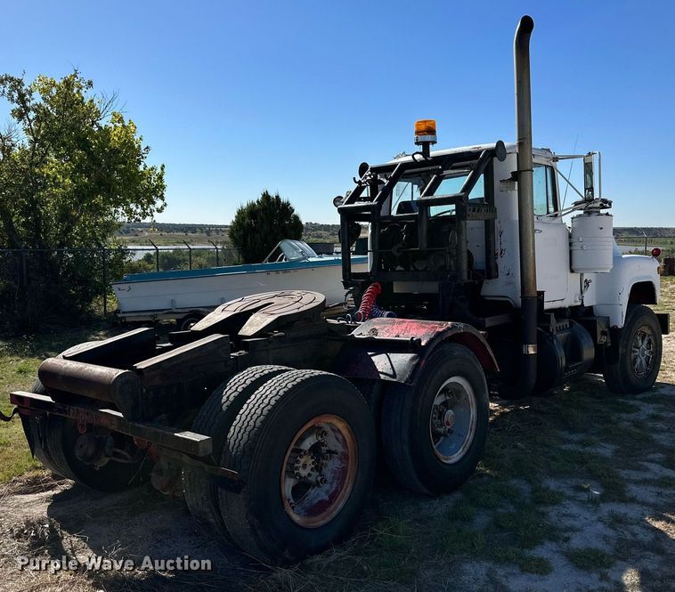 image for item DK2565 1980 Mack  winch truck