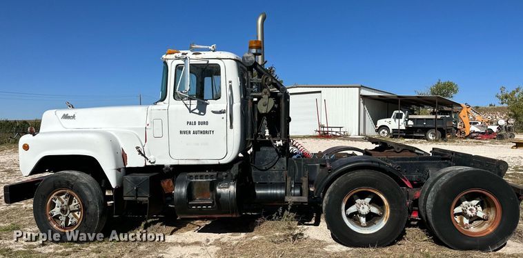 image for item DK2565 1980 Mack  winch truck