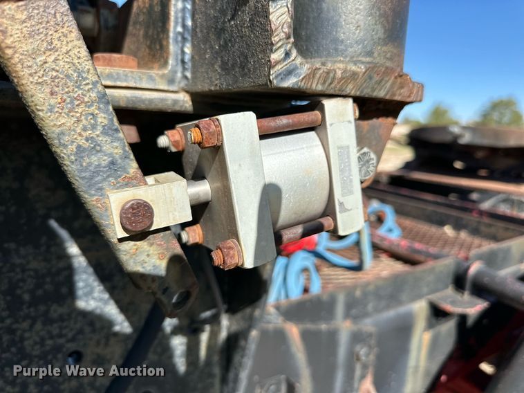 image for item DK2565 1980 Mack  winch truck