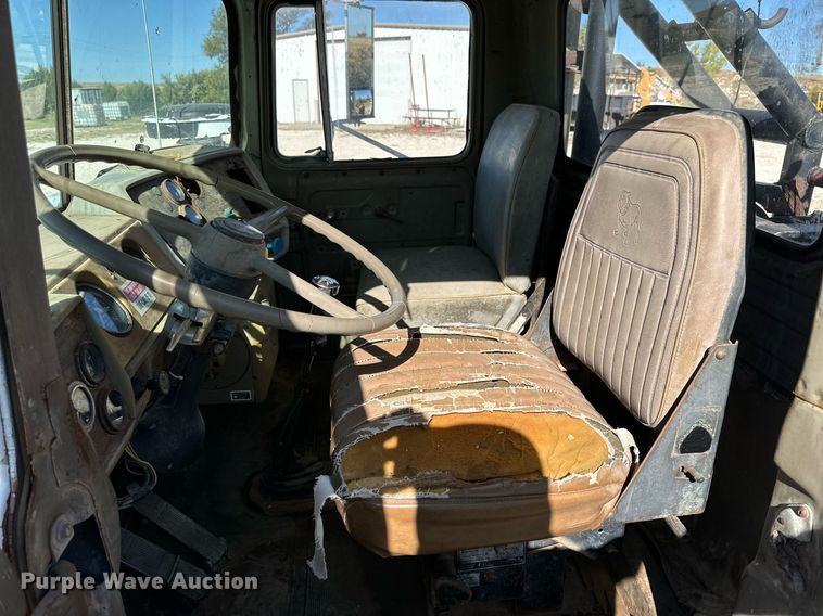 image for item DK2565 1980 Mack  winch truck