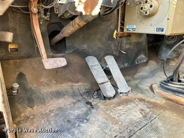 image for item DK2565 1980 Mack  winch truck