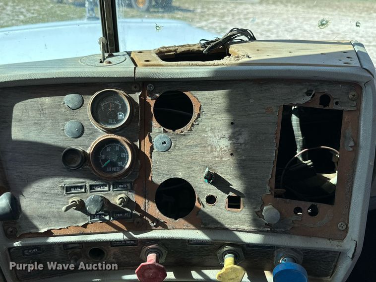 image for item DK2565 1980 Mack  winch truck