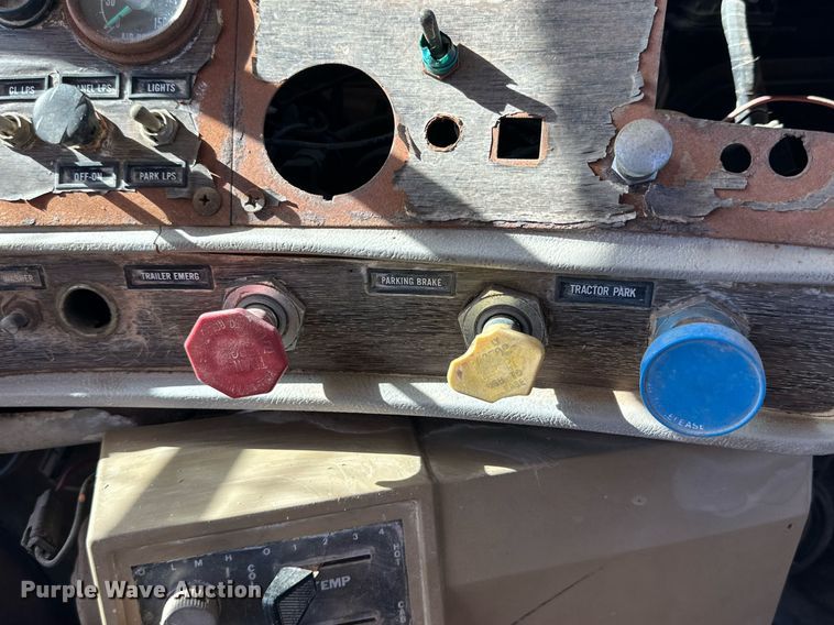 image for item DK2565 1980 Mack  winch truck