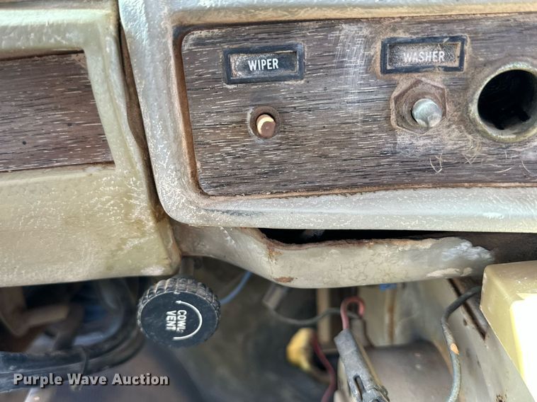 image for item DK2565 1980 Mack  winch truck