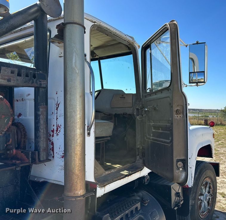 image for item DK2565 1980 Mack  winch truck