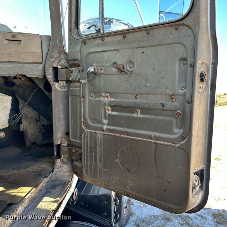 image for item DK2565 1980 Mack  winch truck