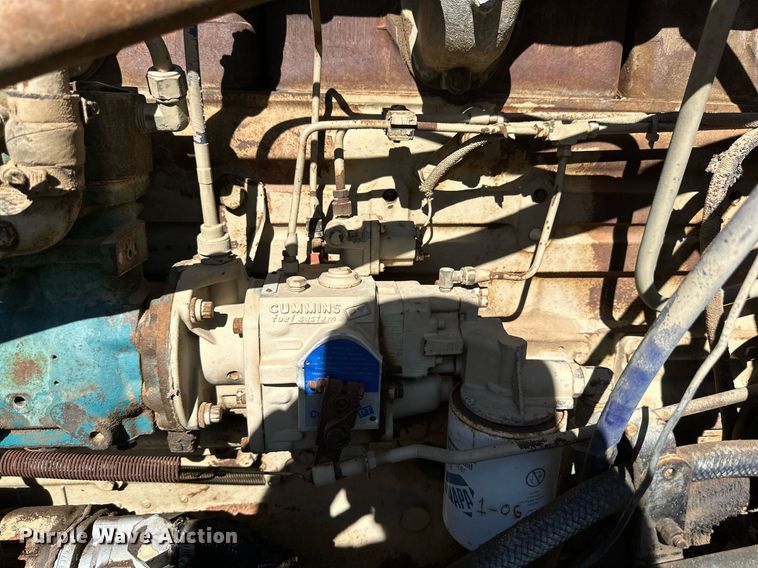 image for item DK2565 1980 Mack  winch truck