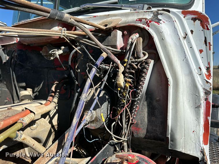 image for item DK2565 1980 Mack  winch truck