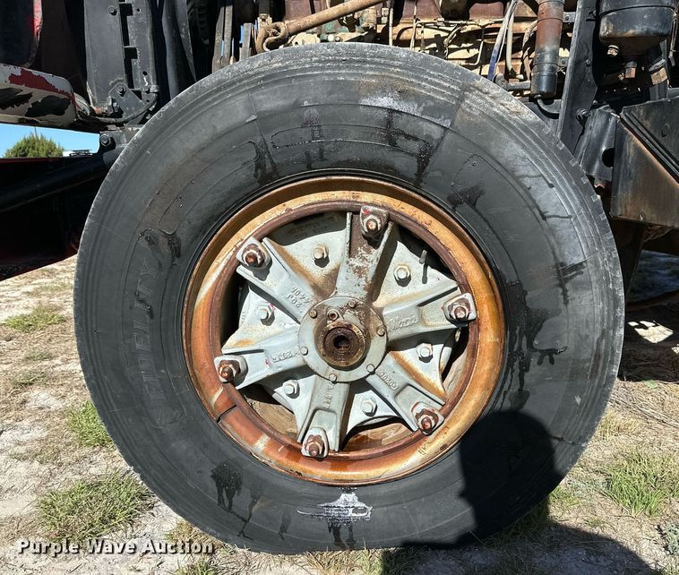 image for item DK2565 1980 Mack  winch truck