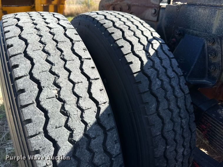 image for item DK2565 1980 Mack  winch truck