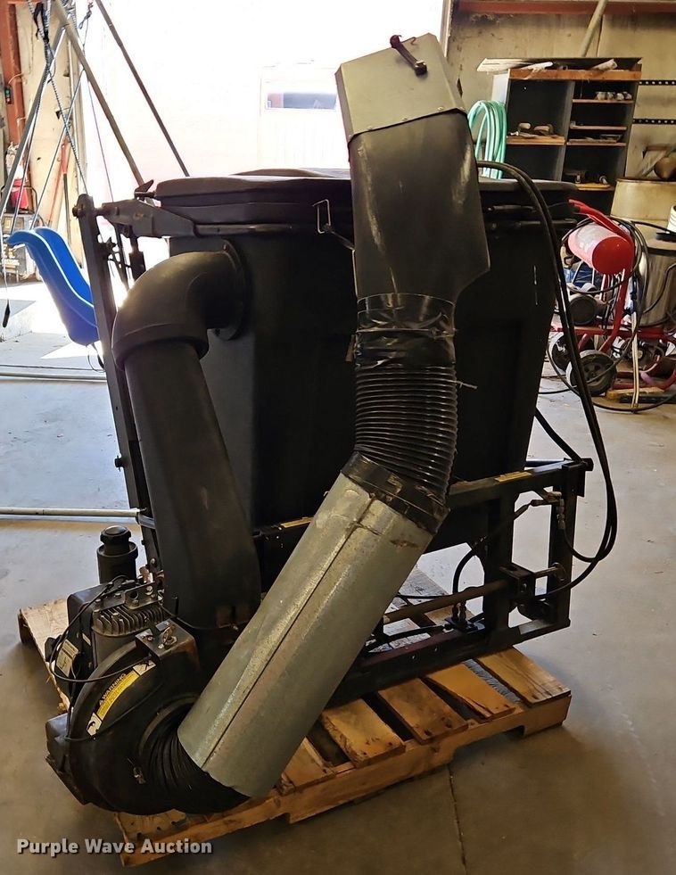 image for item DP2472 John Deere  leaf vacuum