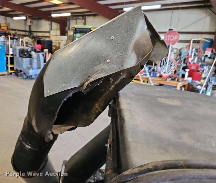 image for item DP2472 John Deere  leaf vacuum