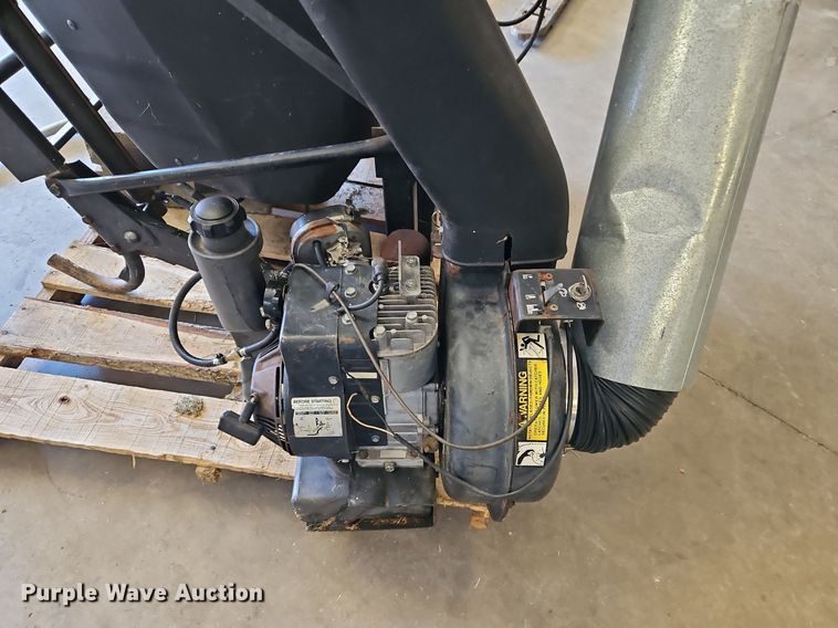 image for item DP2472 John Deere  leaf vacuum