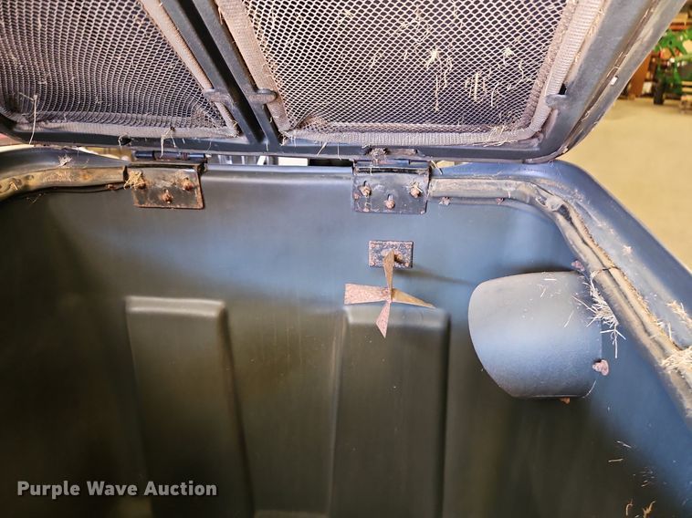 image for item DP2472 John Deere  leaf vacuum