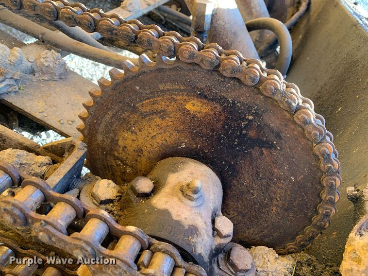 image for item DP8673 1975 Puckett T450  paver