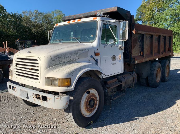 image for item DP8678 1998 International 4900  dump truck