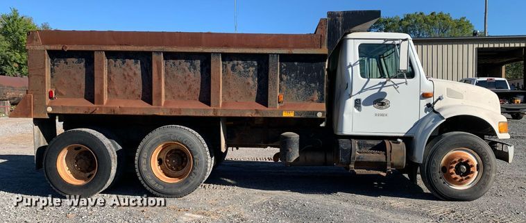 image for item DP8678 1998 International 4900  dump truck