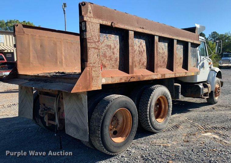 image for item DP8678 1998 International 4900  dump truck