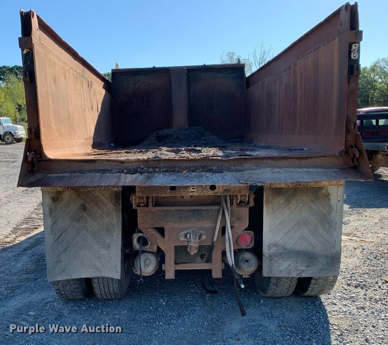 image for item DP8678 1998 International 4900  dump truck