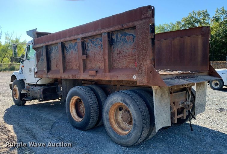 image for item DP8678 1998 International 4900  dump truck