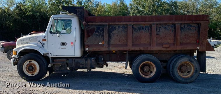 image for item DP8678 1998 International 4900  dump truck