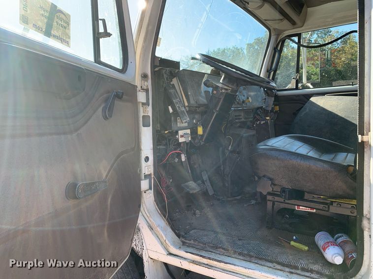 image for item DP8678 1998 International 4900  dump truck