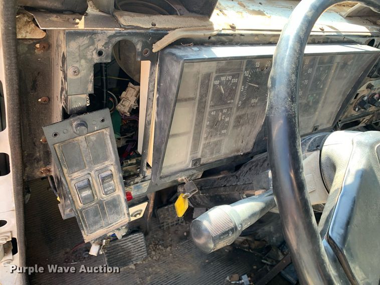 image for item DP8678 1998 International 4900  dump truck