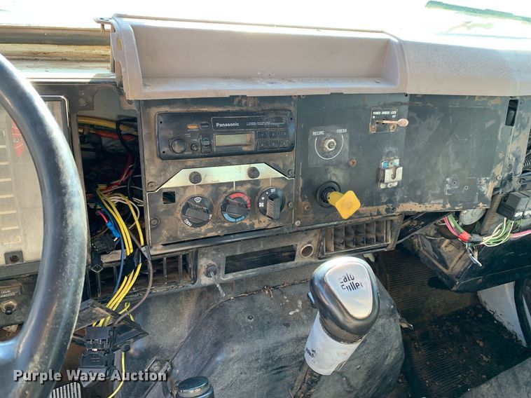 image for item DP8678 1998 International 4900  dump truck